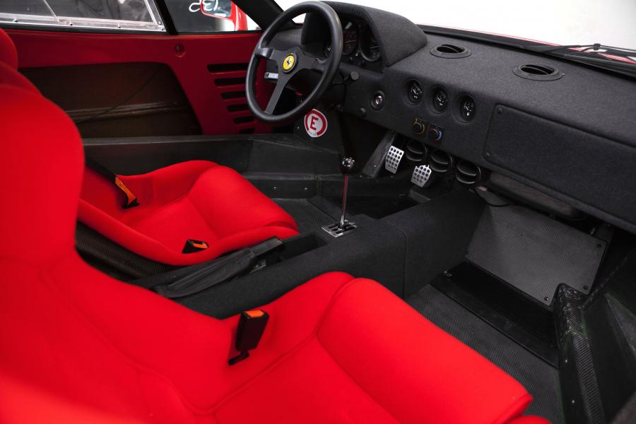 Интерьер Ferrari F40 1987 года  (фото 5 из 127)